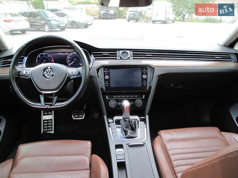 Седан Volkswagen Passat 2018 в Киеве