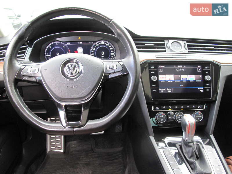 Седан Volkswagen Passat 2018 в Киеве