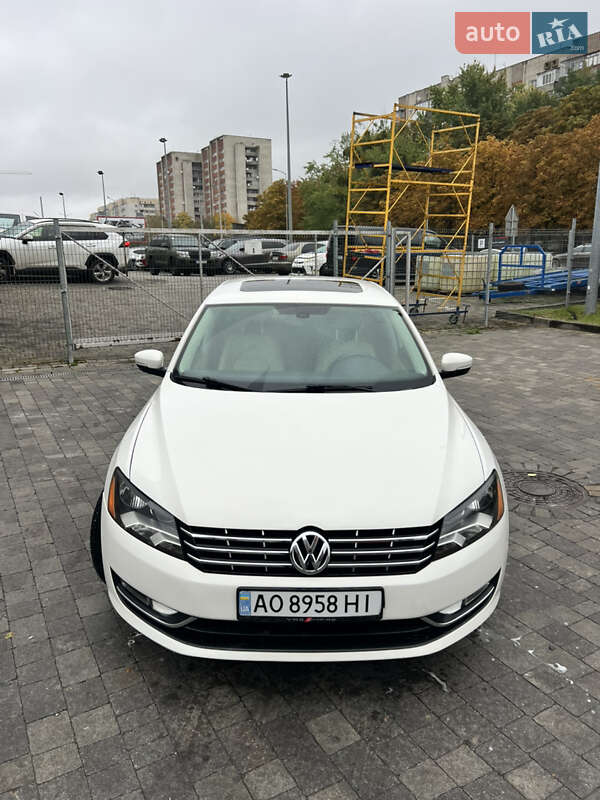 Седан Volkswagen Passat 2012 в Львове