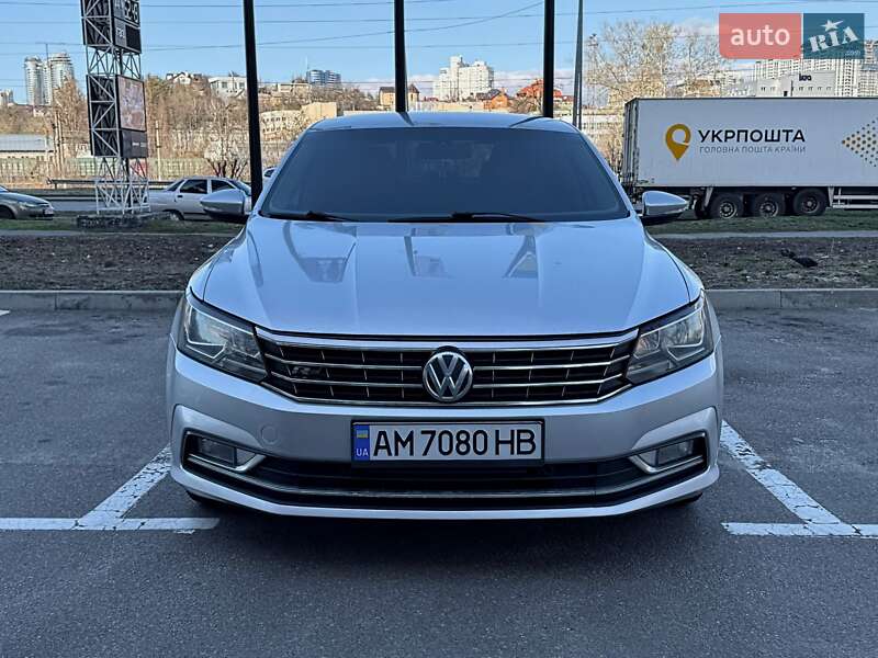 Седан Volkswagen Passat 2017 в Николаеве