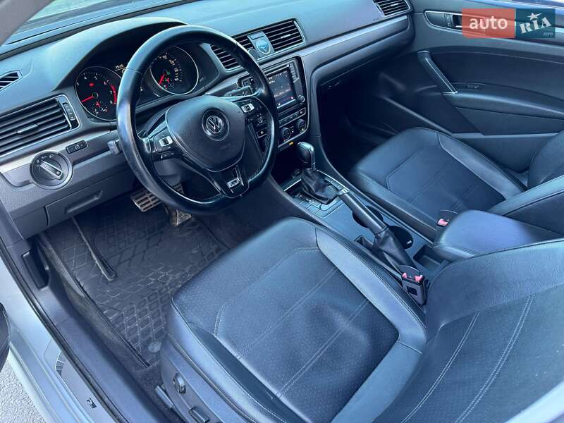 Седан Volkswagen Passat 2017 в Николаеве