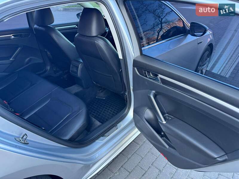 Седан Volkswagen Passat 2017 в Николаеве