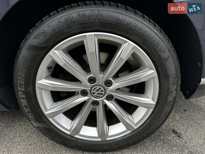 Универсал Volkswagen Passat 2015 в Киеве