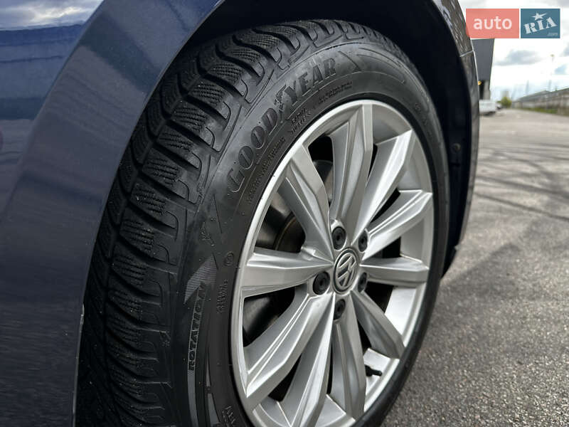 Универсал Volkswagen Passat 2015 в Киеве