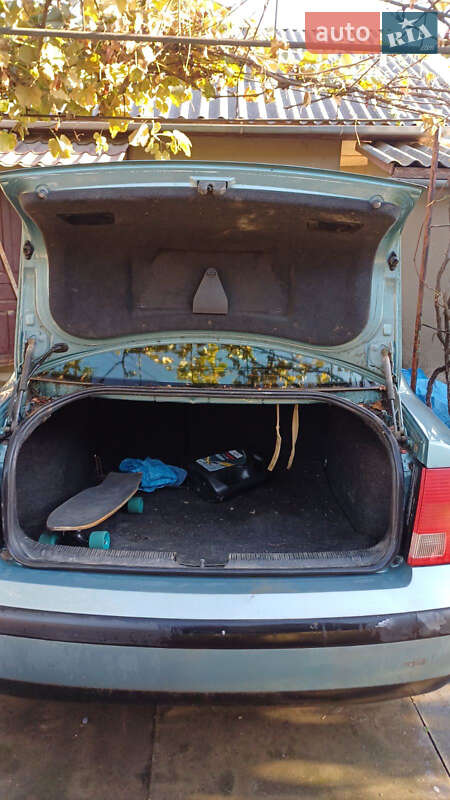 Седан Volkswagen Passat 1999 в Черновцах