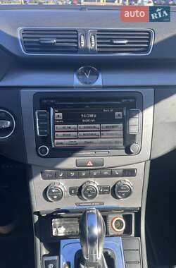 Універсал Volkswagen Passat 2012 в 