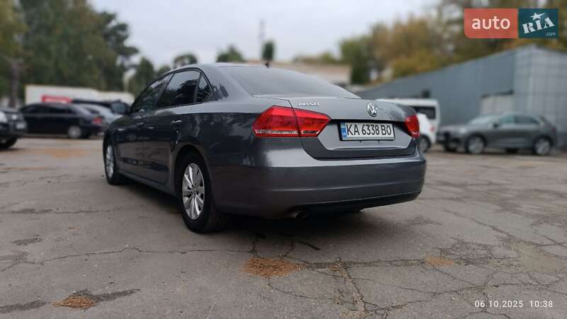 Седан Volkswagen Passat 2012 в Києві