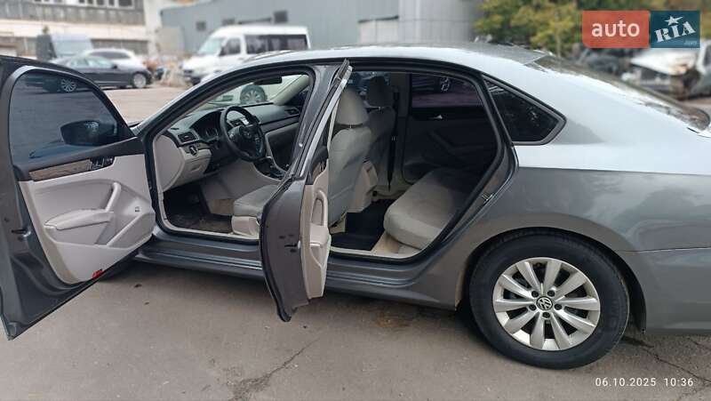 Седан Volkswagen Passat 2012 в Києві