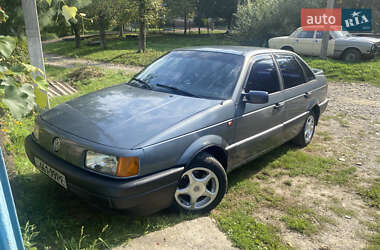 Седан Volkswagen Passat 1988 в Ужгороде