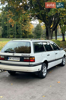 Универсал Volkswagen Passat 1989 в 