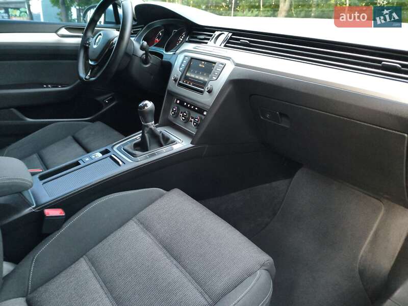 Универсал Volkswagen Passat 2016 в Звягеле