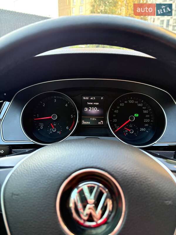 Седан Volkswagen Passat 2016 в Виннице
