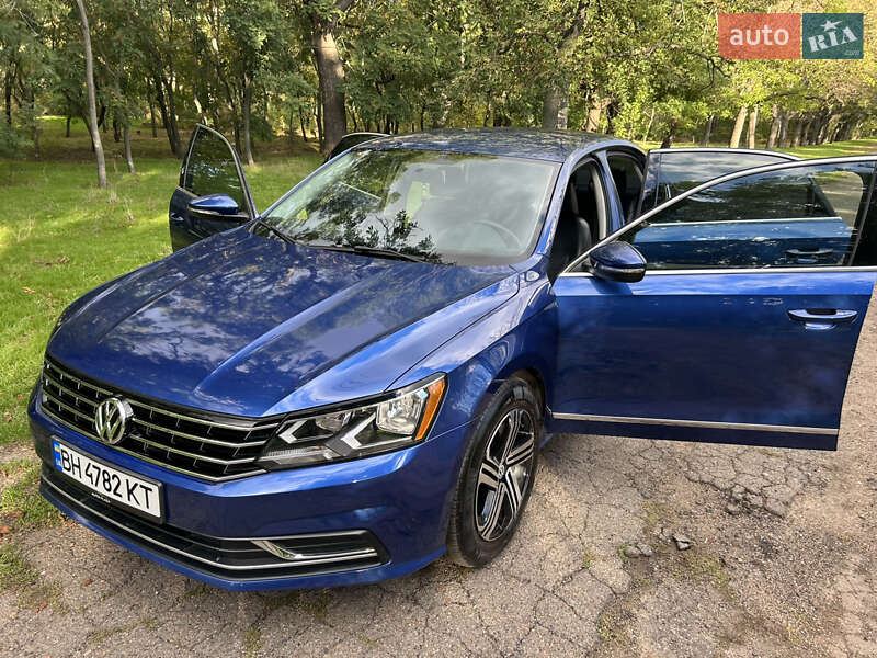 Седан Volkswagen Passat 2015 в Одессе