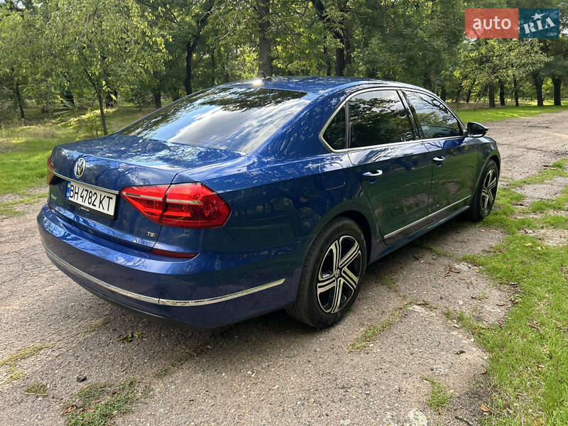 Седан Volkswagen Passat 2015 в Одессе