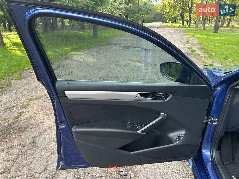 Седан Volkswagen Passat 2015 в Одессе