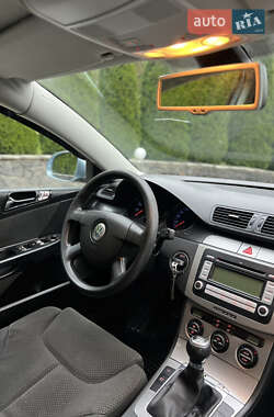 Седан Volkswagen Passat 2005 в 