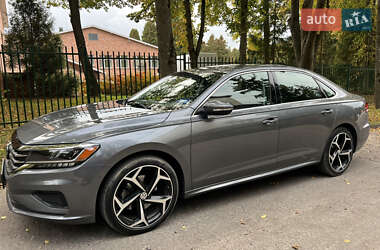 Седан Volkswagen Passat 2020 в Львове