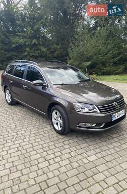 Универсал Volkswagen Passat 2012 в Мостиске