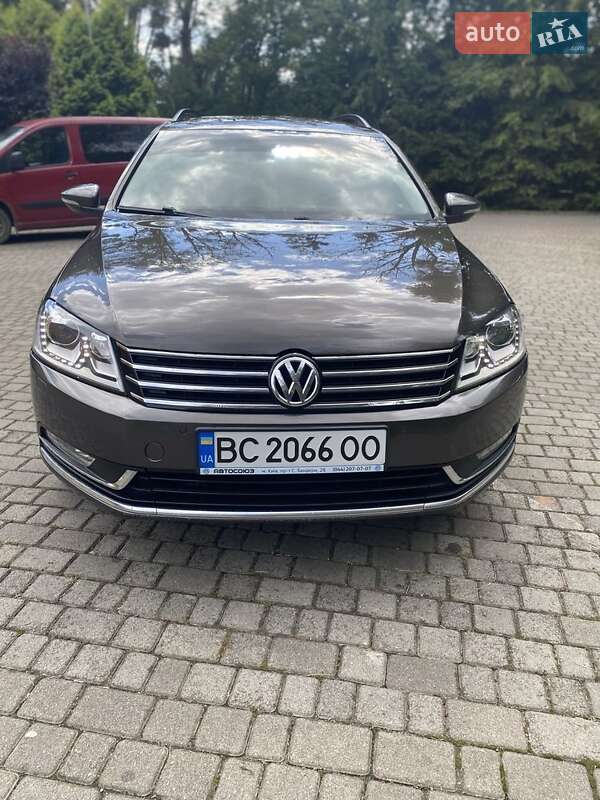 Універсал Volkswagen Passat 2012 в Мостиській
