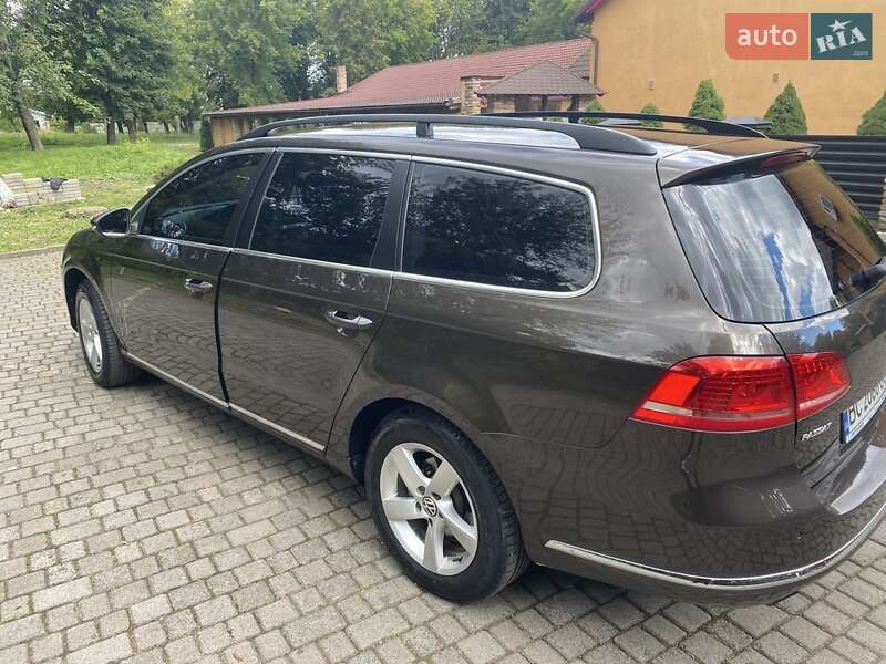 Універсал Volkswagen Passat 2012 в Мостиській