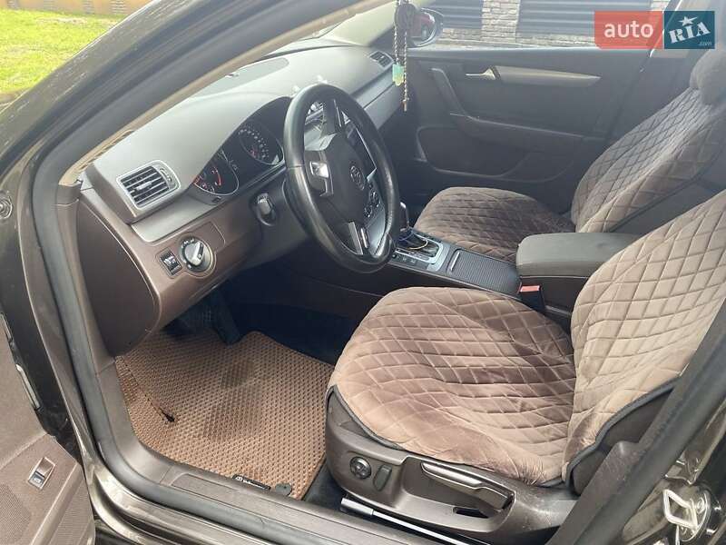 Універсал Volkswagen Passat 2012 в Мостиській