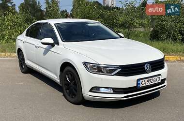 Седан Volkswagen Passat 2015 в Києві