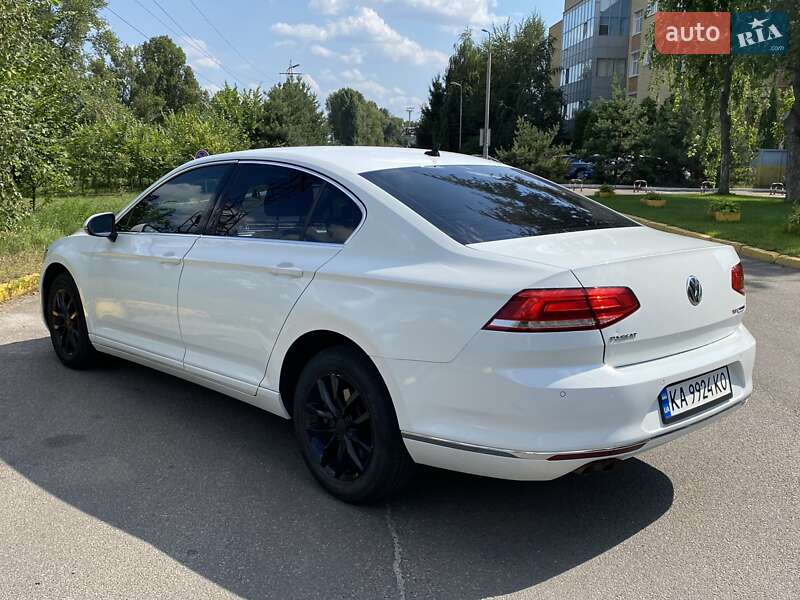 Седан Volkswagen Passat 2015 в Киеве