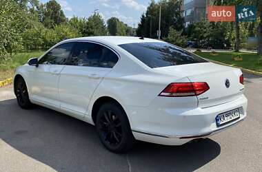 Седан Volkswagen Passat 2015 в 