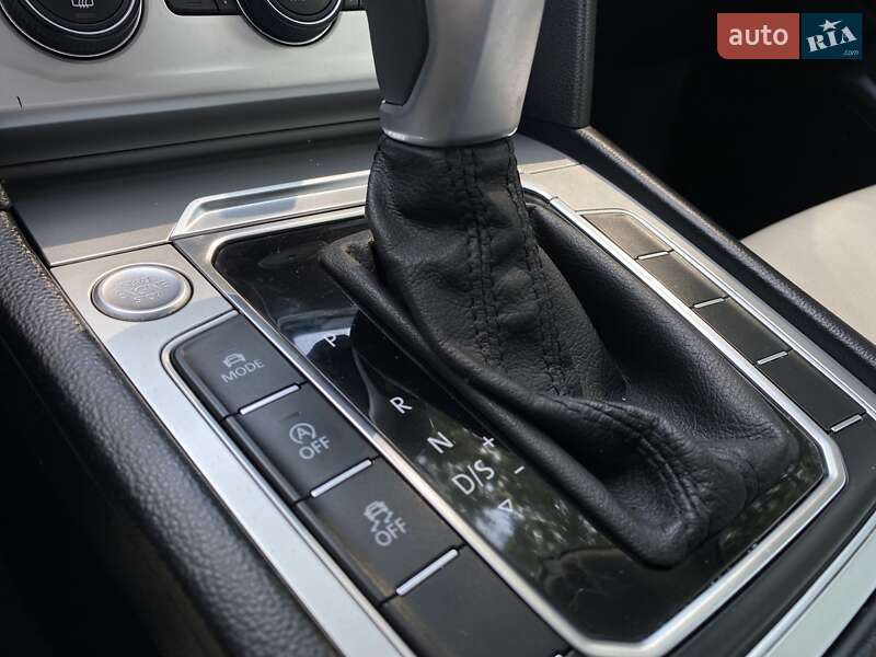 Седан Volkswagen Passat 2015 в Киеве