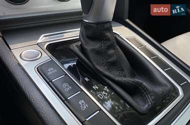Седан Volkswagen Passat 2015 в 