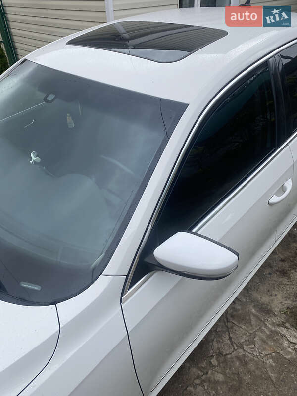 Седан Volkswagen Passat 2015 в Чернігові