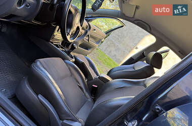 Седан Volkswagen Passat 2004 в  фото 27 Седан Volkswagen Passat 2004 в