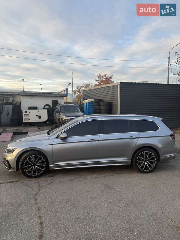 Универсал Volkswagen Passat 2020 в Киеве
