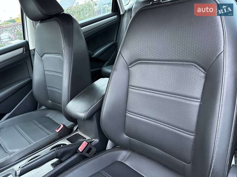 Седан Volkswagen Passat 2020 в Луцке