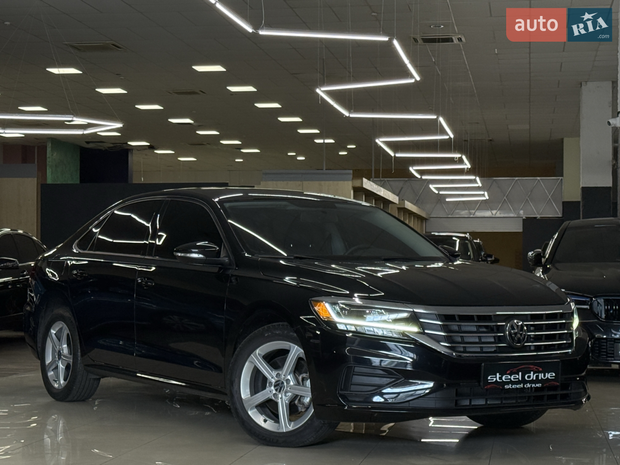 Продається Volkswagen Passat 2021 року випуску.
До вашої уваги, великий комфортний та свіжий седан, надійний бензиновий турбодвигун, звичайний автомат Айсін, мінімальний пробіг, камера заднього виду, круіз, датчики світла та дощу, хороша світлодіодна оптика та багато іншого.

Більш детально на всі додаткові питання відповість Довженко Мері за адресою вулиця Космонавтів 81/1.

Додаткові послуги автосалону:
 -обмін (Trade-in)
 -кредитування (Лізінг)
 -викуп Вашого авто
 -прийом авто на коміссію