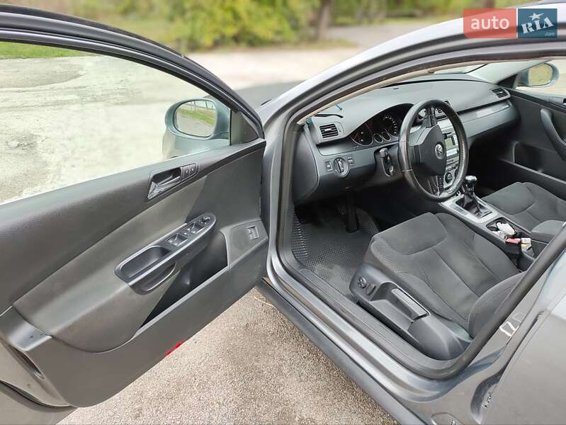Универсал Volkswagen Passat 2006 в Киеве