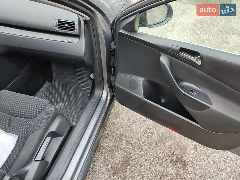Универсал Volkswagen Passat 2006 в Киеве