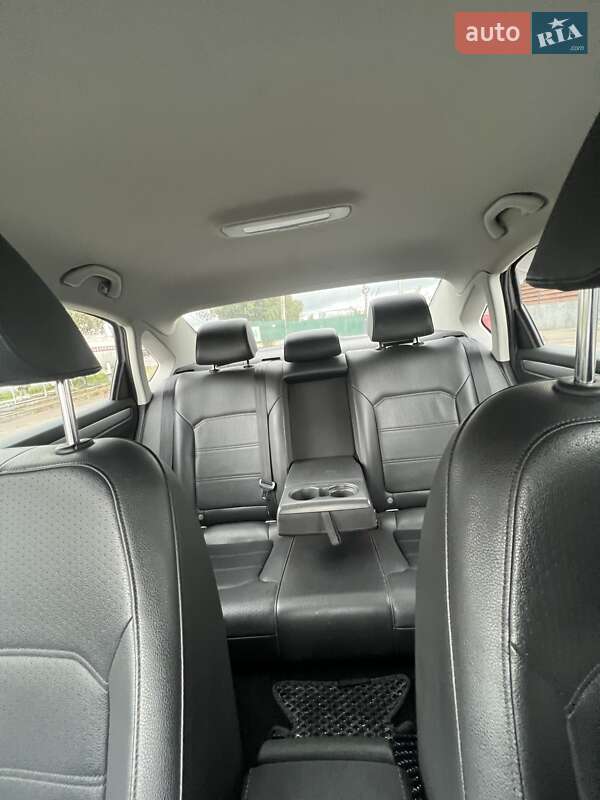 Седан Volkswagen Passat 2014 в Киеве фото 15 Седан Volkswagen Passat 2014 в Киеве