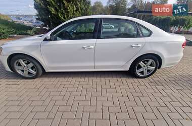 Седан Volkswagen Passat 2013 в 