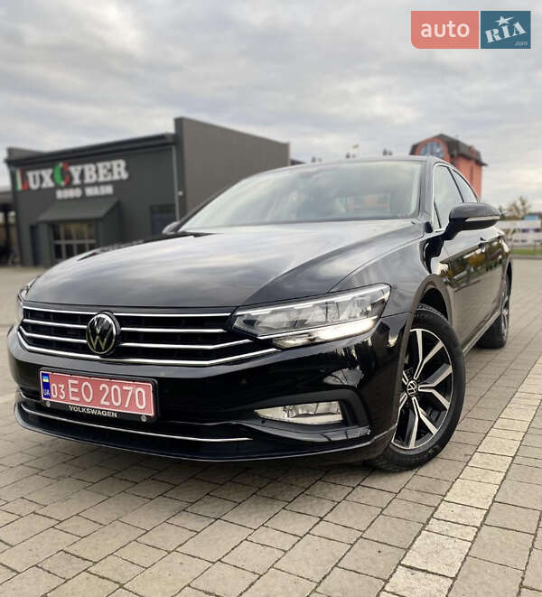 Седан Volkswagen Passat 2020 в Дрогобичі