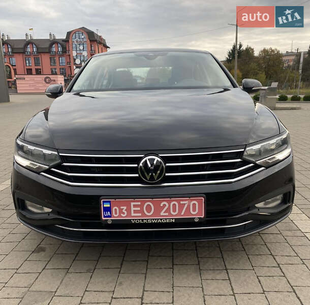 Седан Volkswagen Passat 2020 в Дрогобичі