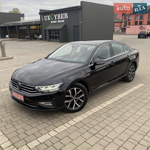 Седан Volkswagen Passat 2020 в Дрогобичі