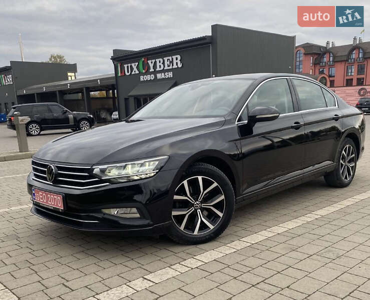 Седан Volkswagen Passat 2020 в Дрогобичі