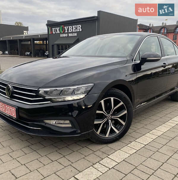 Седан Volkswagen Passat 2020 в Дрогобичі