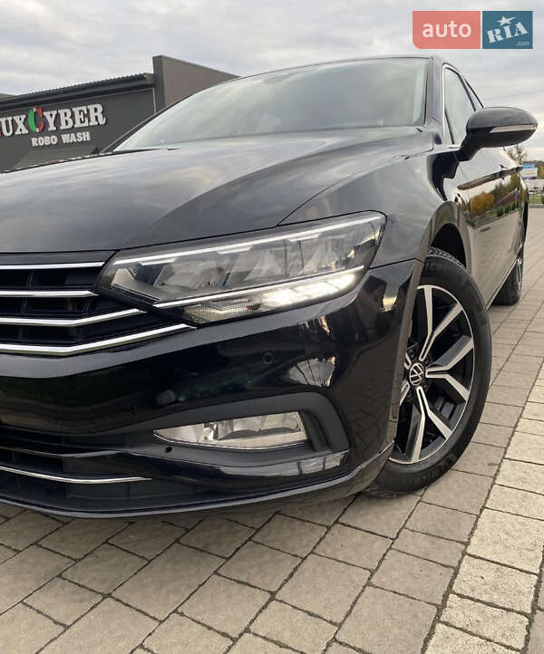 Седан Volkswagen Passat 2020 в Дрогобичі