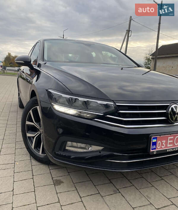 Седан Volkswagen Passat 2020 в Дрогобичі