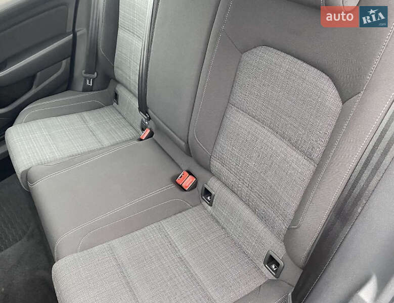 Седан Volkswagen Passat 2020 в Дрогобичі