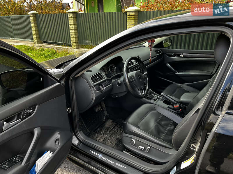 Седан Volkswagen Passat 2012 в Ивано-Франковске