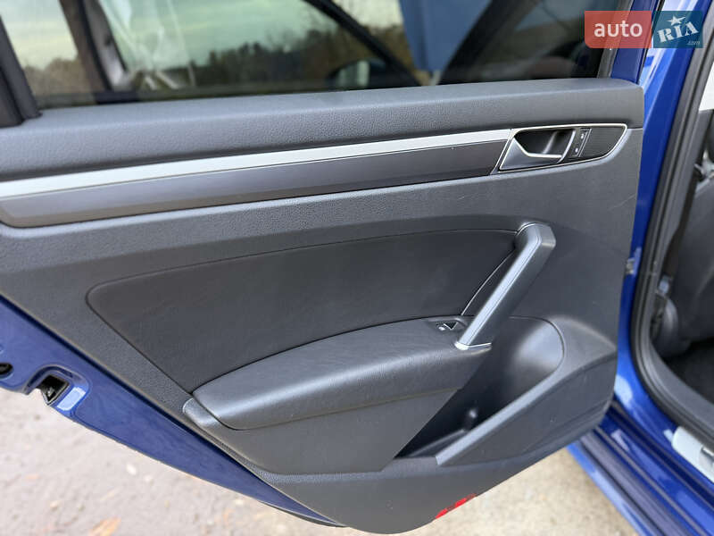 Седан Volkswagen Passat 2016 в Киеве