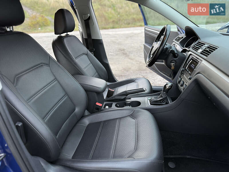 Седан Volkswagen Passat 2016 в Киеве